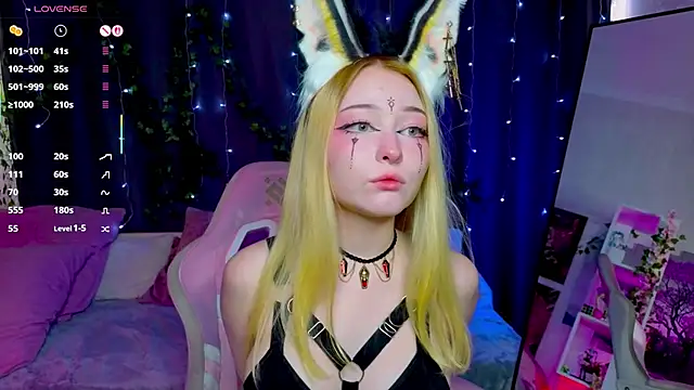 Snapshot of ElswythCovil chatting on September 17, 2025, 4:03 am ElswythCovil online show from September 17, 2025, 4:03 am