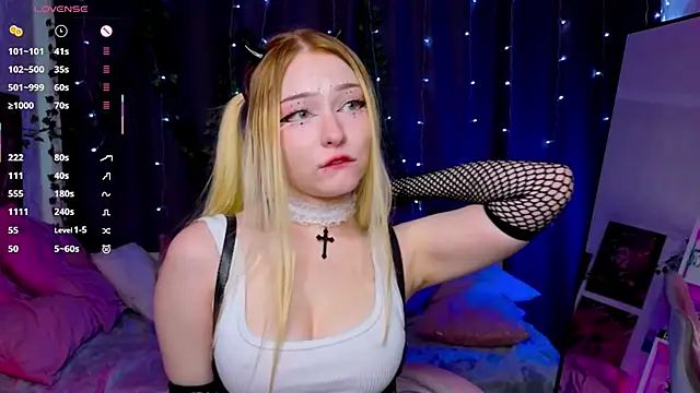 Snapshot of ElswythCovil chatting on September 24, 2025, 4:08 am ElswythCovil online show from September 24, 2025, 4:08 am