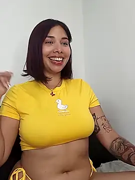 LucyMartelli online show from February 5, 2025, 12:17 pm
