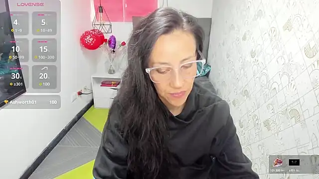 Abrillee1 online show from March 12, 2025, 3:18 pm