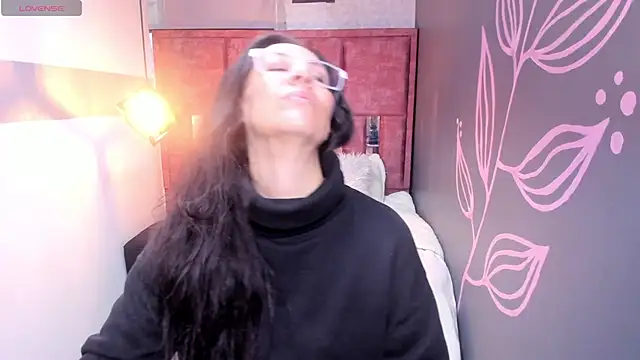 Abrillee1 online show from November 8, 2025, 11:47 am