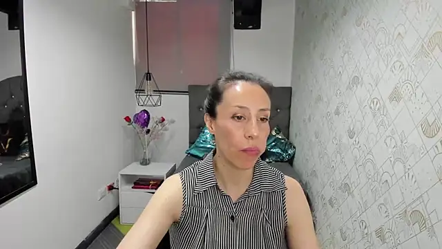 Abrillee1 online show from March 22, 2025, 2:58 pm