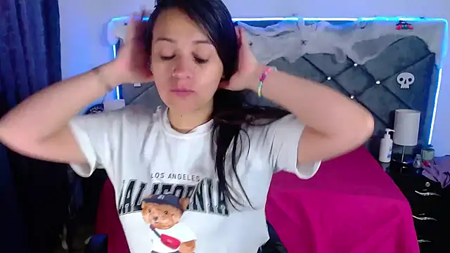 Julietacollins06 online show from October 24, 2025, 12:26 pm