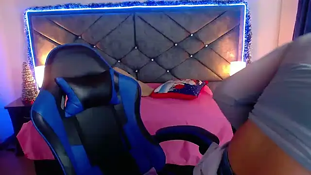 Julietacollins06 online show from December 19, 2025, 12:18 pm