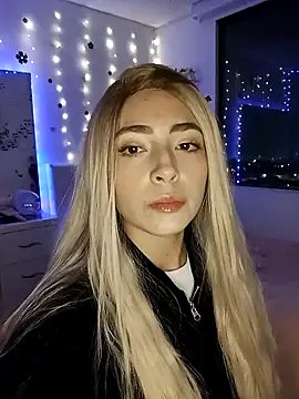 Snapshot of channel_blonde_a chatting on October 17, 2025, 5:00 am channel blonde a online show from October 17, 2025, 5:00 am