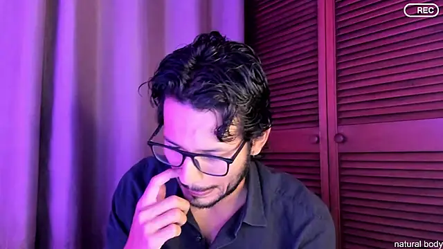 Nicholasrodrii online show from October 7, 2025, 10:55 pm