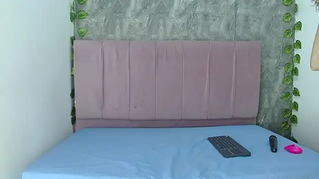 angelinabrookcm101 online show from April 15, 2026, 4:29 am