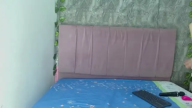 angelinabrookcm101 online show from April 7, 2026, 4:47 am