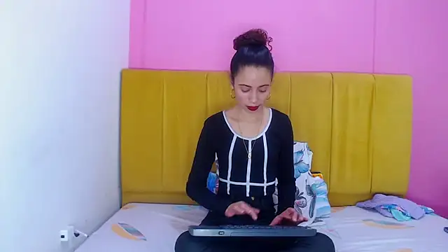 Snapshot of angelinabrookcm101 chatting on December 3, 2024, 3:15 am angelinabrookcm101 online show from December 3, 2024, 3:15 am