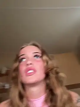 cydneyxox online show from April 13, 2026, 5:17 pm