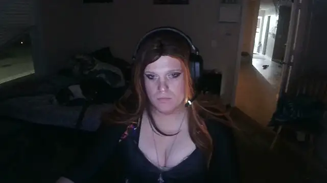 Snapshot of EmberLee chatting on March 15, 2025, 3:40 am EmberLee online show from March 15, 2025, 3:40 am