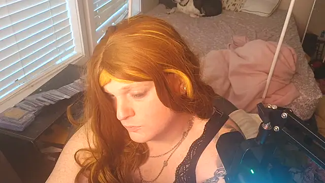 Snapshot of EmberLee chatting on December 5, 2025, 12:59 pm EmberLee online show from December 5, 2025, 12:59 pm