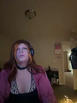 Snapshot of EmberLee chatting on February 28, 2025, 1:26 am EmberLee online show from February 28, 2025, 1:26 am