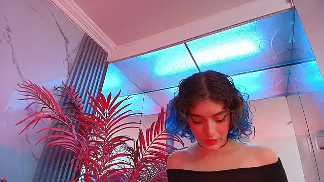 Snapshot of EvaHalsey chatting on October 28, 2025, 7:46 pm EvaHalsey online show from October 28, 2025, 7:46 pm