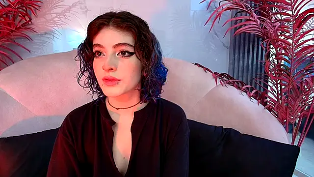 Snapshot of EvaHalsey chatting on October 24, 2025, 7:35 pm EvaHalsey online show from October 24, 2025, 7:35 pm