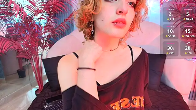 Snapshot of EvaHalsey chatting on September 8, 2025, 8:19 pm EvaHalsey online show from September 8, 2025, 8:19 pm