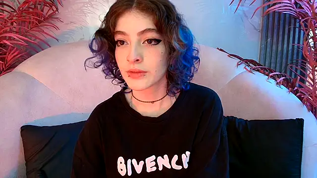 Snapshot of EvaHalsey chatting on October 20, 2025, 7:36 pm EvaHalsey online show from October 20, 2025, 7:36 pm