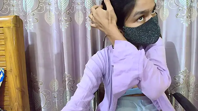 Snapshot of Srabontii chatting on September 22, 2025, 8:37 pm Srabontii online show from September 22, 2025, 8:37 pm