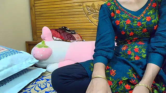 Srabontii online show from October 31, 2025, 9:32 pm