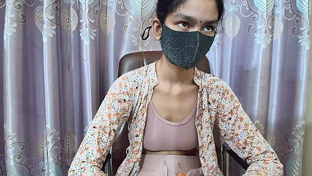 Snapshot of Srabontii chatting on October 18, 2025, 6:43 pm Srabontii online show from October 18, 2025, 6:43 pm