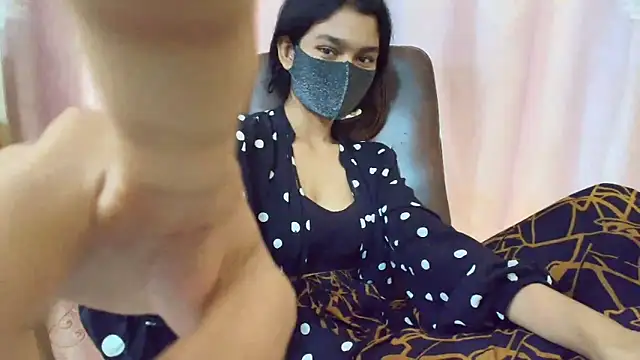 Snapshot of Srabontii chatting on October 5, 2025, 7:21 am Srabontii online show from October 5, 2025, 7:21 am