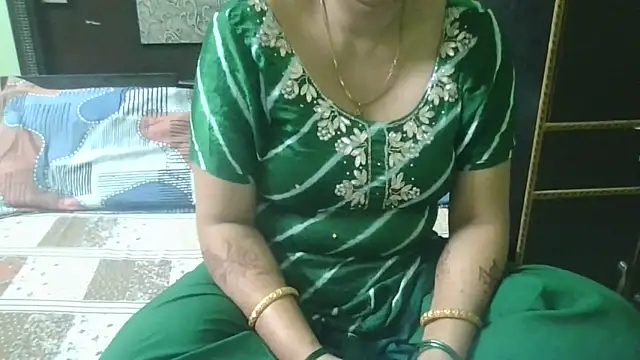 Snapshot of couplesuni chatting on October 16, 2025, 3:37 am couplesuni online show from October 16, 2025, 3:37 am