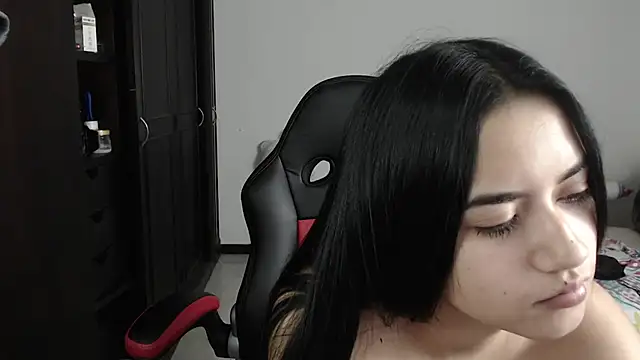 kayla k18 online show from February 2, 2025, 11:42 pm