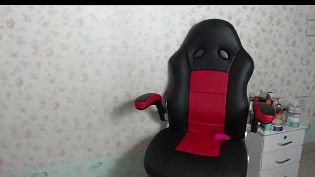 kayla k18 online show from September 29, 2025, 11:10 pm