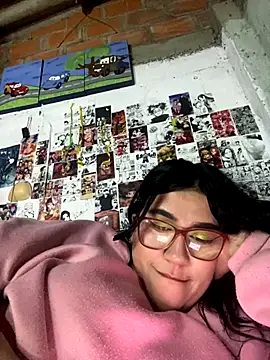 dafne19  online show from November 23, 2025, 5:17 am