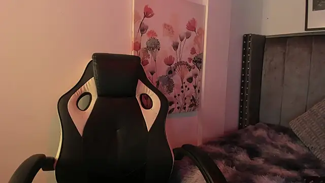 Alaia Cute online show from September 28, 2025, 2:18 am