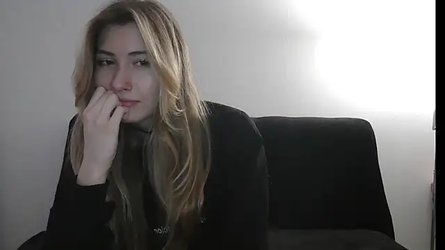 Snapshot of ErikaShyy chatting on October 18, 2025, 2:41 pm ErikaShyy online show from October 18, 2025, 2:41 pm