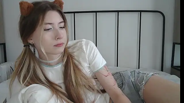 ErikaShyy online show from July 1, 2026, 10:04 am