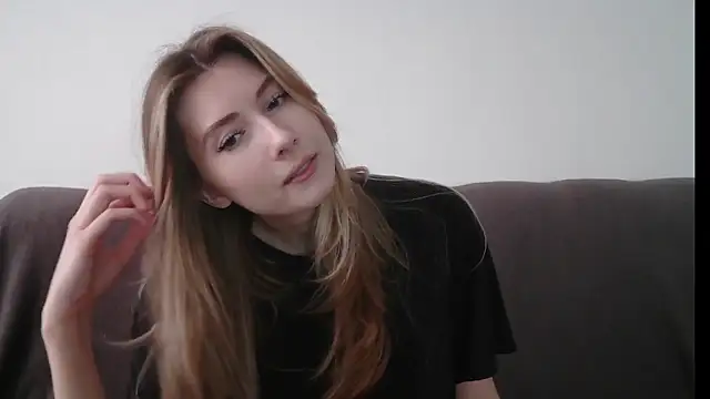 ErikaShyy online show from February 6, 2025, 10:25 am