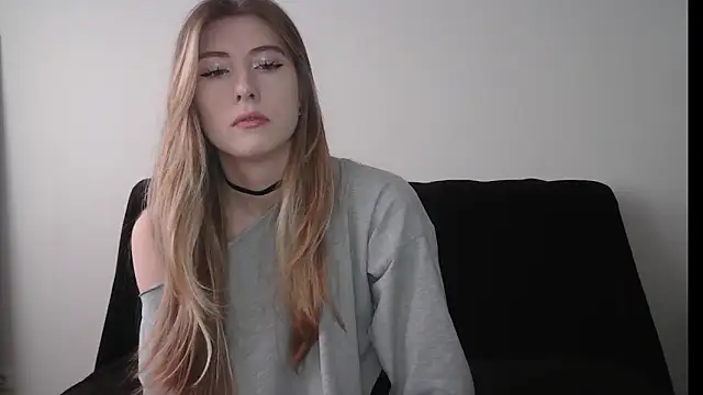 Snapshot of ErikaShyy chatting on October 22, 2025, 10:58 am ErikaShyy online show from October 22, 2025, 10:58 am