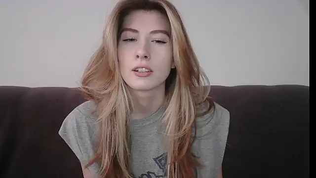 ErikaShyy online show from February 5, 2025, 12:17 pm
