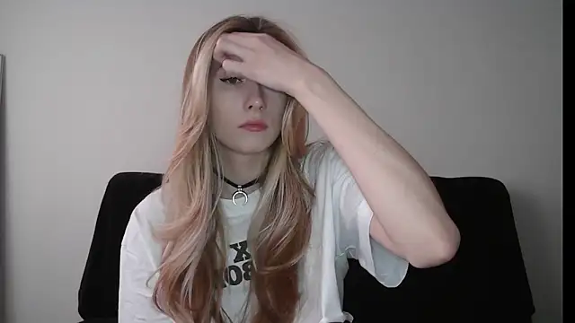 Snapshot of ErikaShyy chatting on November 3, 2025, 11:36 am ErikaShyy online show from November 3, 2025, 11:36 am