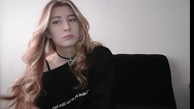 Snapshot of ErikaShyy chatting on November 6, 2025, 11:14 am ErikaShyy online show from November 6, 2025, 11:14 am