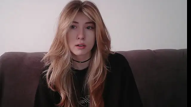 ErikaShyy online show from January 30, 2025, 11:01 am