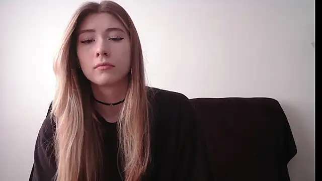 Snapshot of ErikaShyy chatting on September 25, 2025, 10:32 am ErikaShyy online show from September 25, 2025, 10:32 am