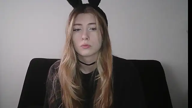 Snapshot of ErikaShyy chatting on October 15, 2025, 11:07 am ErikaShyy online show from October 15, 2025, 11:07 am