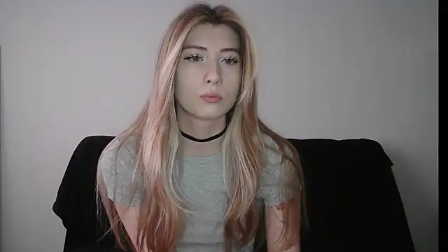 Snapshot of ErikaShyy chatting on October 28, 2025, 12:15 pm ErikaShyy online show from October 28, 2025, 12:15 pm