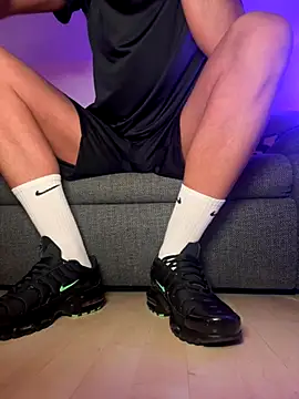 nikeaddicted2 online show from November 30, 2025, 5:19 am