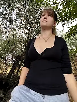 Snapshot of astiSWEET chatting on September 19, 2025, 8:18 am astiSWEET online show from September 19, 2025, 8:18 am