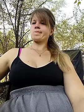 Snapshot of astiSWEET chatting on September 28, 2025, 8:43 am astiSWEET online show from September 28, 2025, 8:43 am