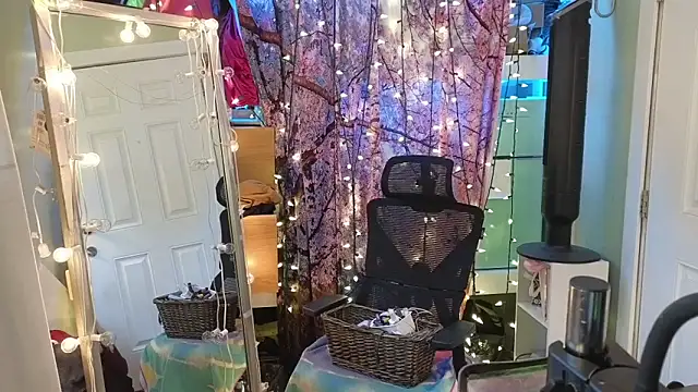 cunty tranny lydia online show from April 5, 2026, 9:54 pm