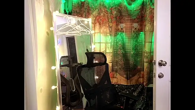 Snapshot of cunty_tranny_lydia chatting on October 28, 2025, 4:46 am cunty tranny lydia online show from October 28, 2025, 4:46 am