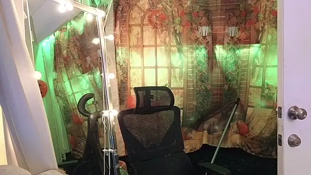 Snapshot of cunty_tranny_lydia chatting on October 9, 2025, 4:13 am cunty tranny lydia online show from October 9, 2025, 4:13 am