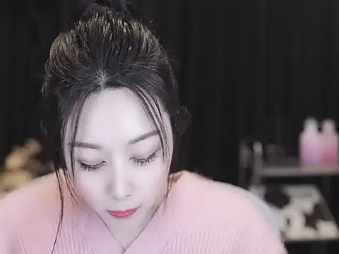 Nuyoah-77 online show from February 11, 2026, 3:23 pm