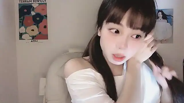 -Hottie online show from September 30, 2025, 4:46 pm