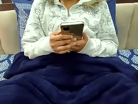 GoldnessAishu online show from December 15, 2024, 4:37 pm